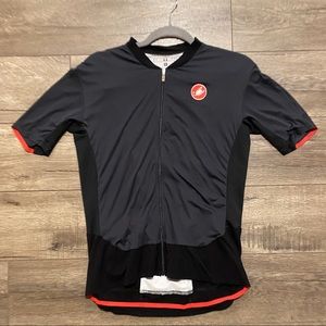 Men’s Castelli Superleggera jersey.